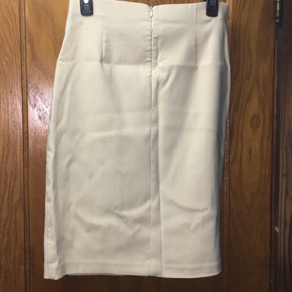 Wildlife Sportswear Pencil Skirt - Picture 3 of 6